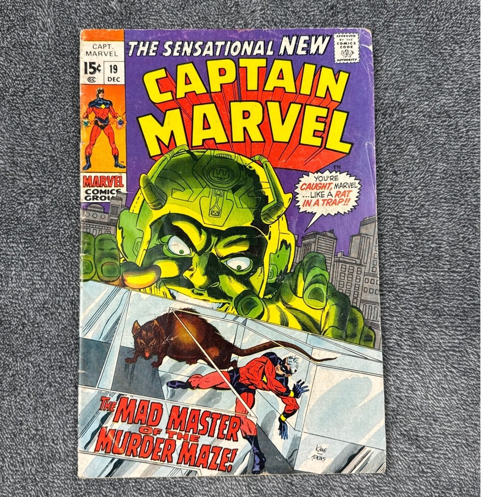 Captain Marvel 19 Dec 1969 Marvel Comic Mad Master of the Murder Maze Silver Age